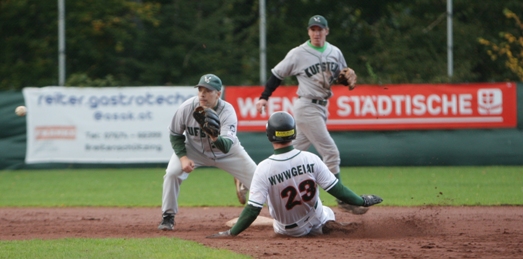 finale_20081004_athletics-vikings_1_c_joe_yun