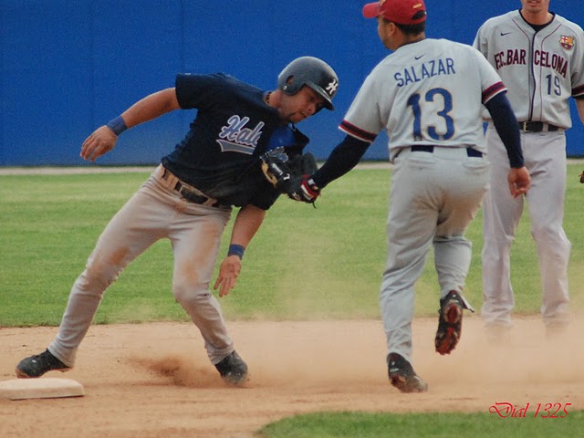 Juan Manuel Sanchez tries to tag opposing Player