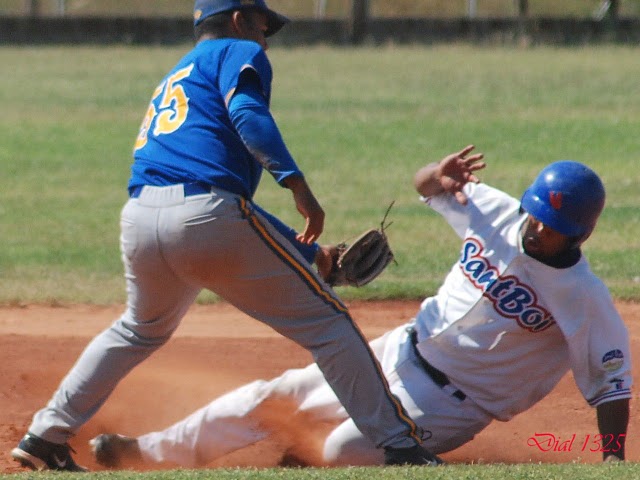 Dirimo Chavez playing Shortstop for San Inazio Bilbao 