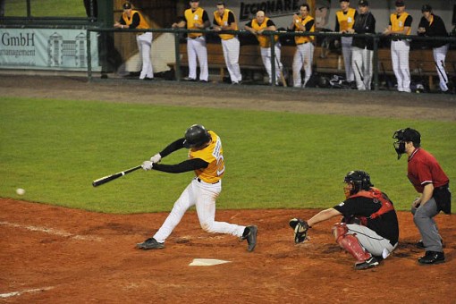 U's win 2010 Buchbinder Cup