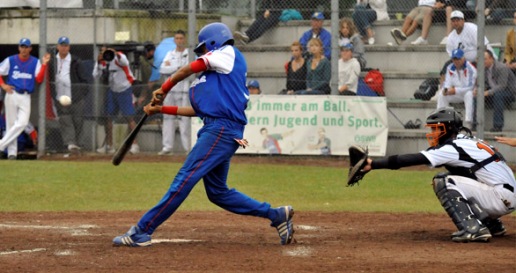 Andy Paz playing for France in Junior European Championship