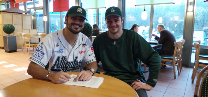 NickRenaultsigning2-685x320
